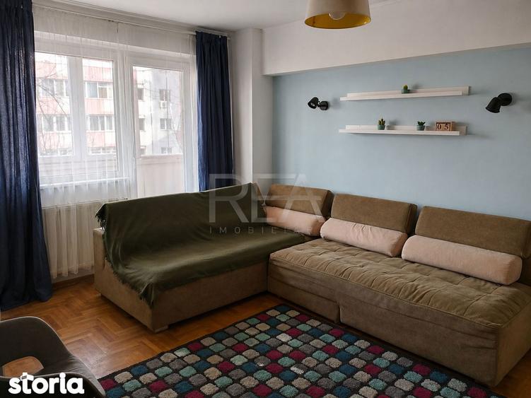 Apartament cu 3 camere semidecomandat în Tei