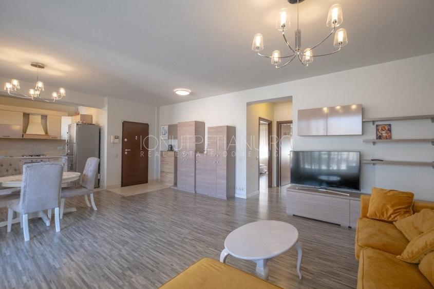 Apartament cu 3 camere semidecomandat, mobilat în Pipera