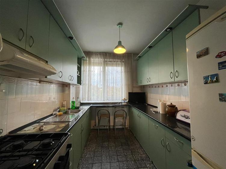 Apartament cu 4 camere semidecomandat în Rogerius