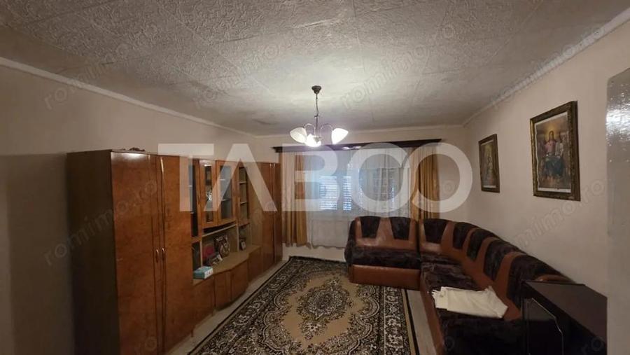 Casă cu 3 camere cu Teren 5859 Mp în Deal