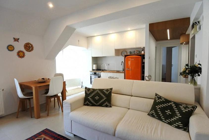 Apartament cu 4 camere decomandat în Central