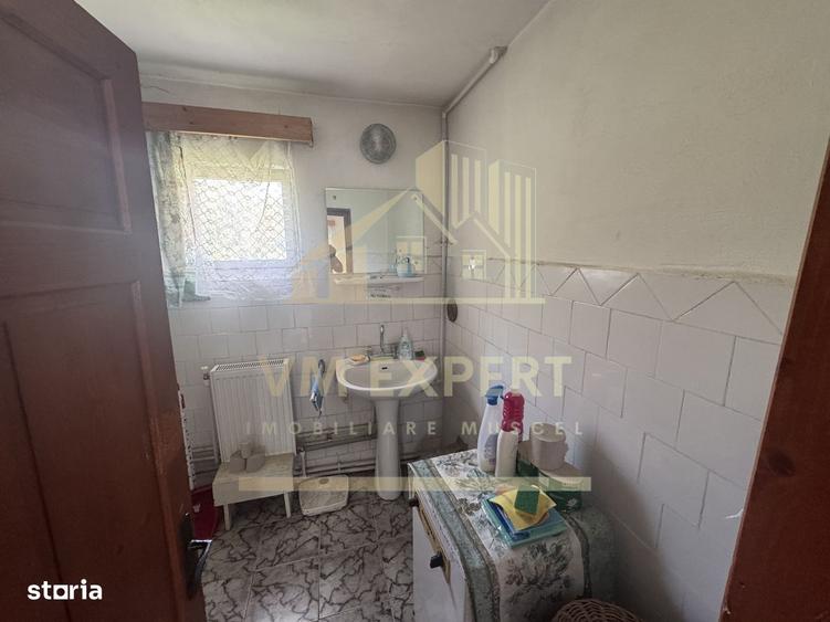 Casă cu 4 camere cu Teren 893 Mp în Lerești