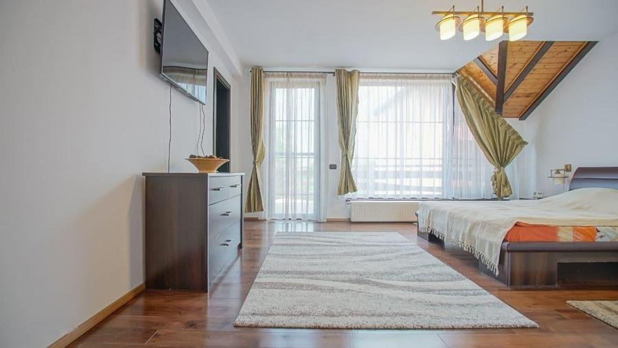 Casă individuală cu 4 camere cu Canalizare în Florilor