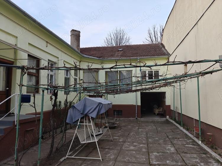 Casă cu 4 camere cu Teren 600 Mp în Intim