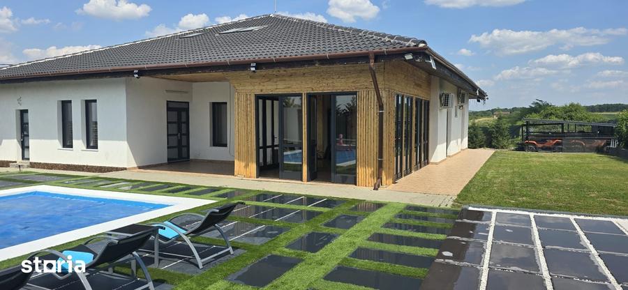 Casă cu 7 camere cu Teren 1500 Mp în Sânmartin