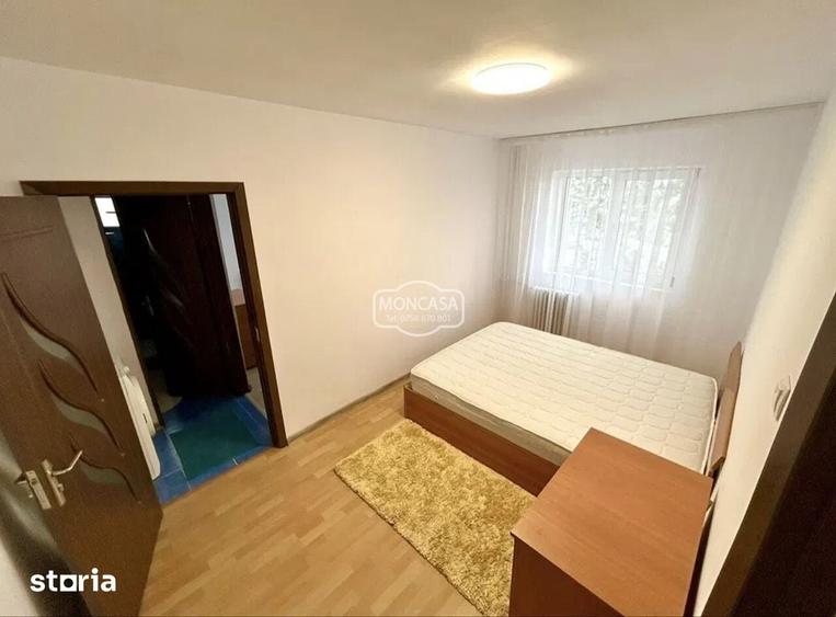 Apartament cu 3 camere semidecomandat în Central