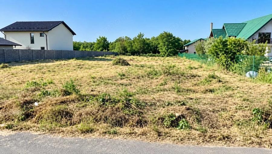 Teren de 2087 mp, în Dealu