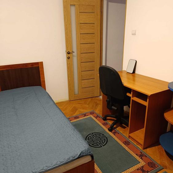 Apartament cu 3 camere decomandat în Exterior Vest