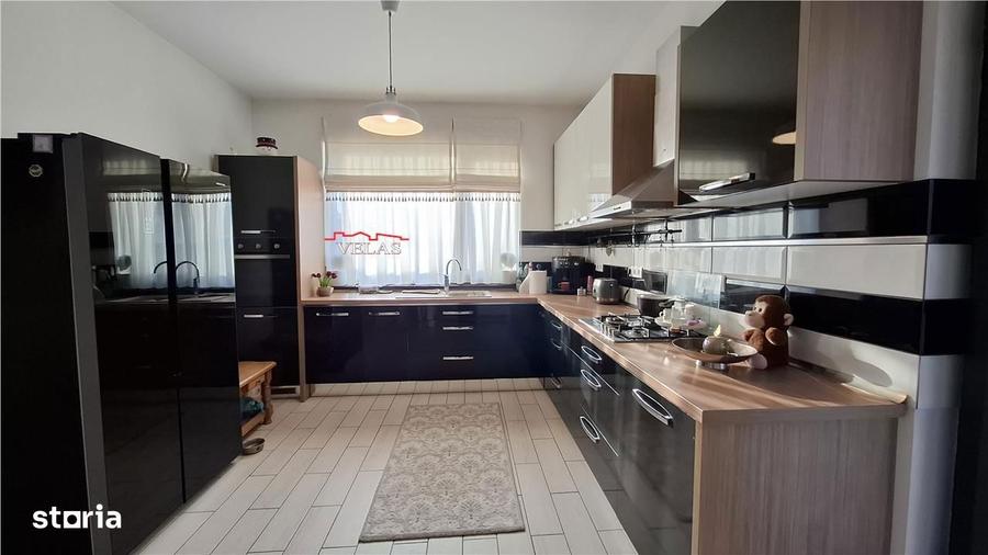 Casă cu 6 camere cu Teren 507 Mp în Central