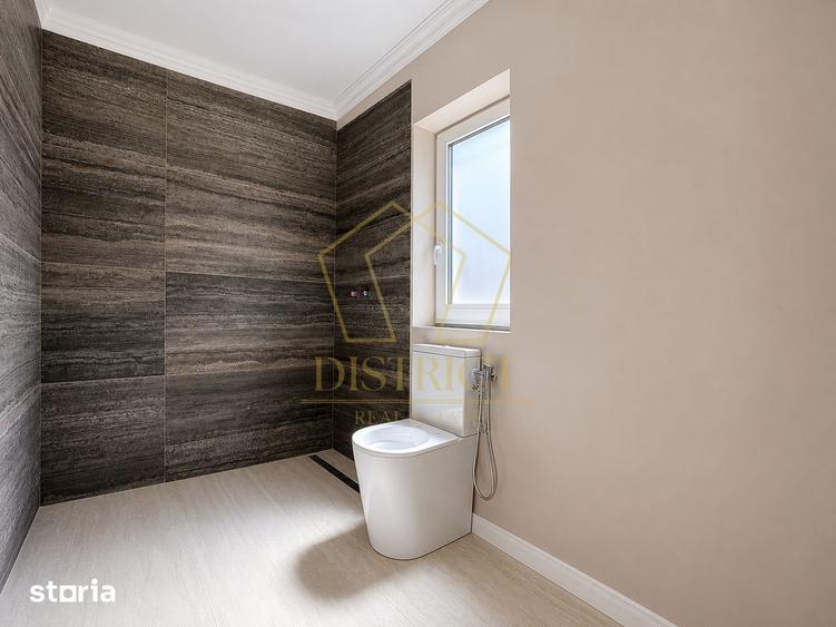 Casă cu 6 camere cu Teren 360 Mp în Ronaț