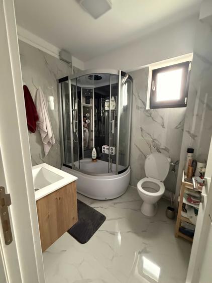 Apartament cu 3 camere decomandat în Cârcea