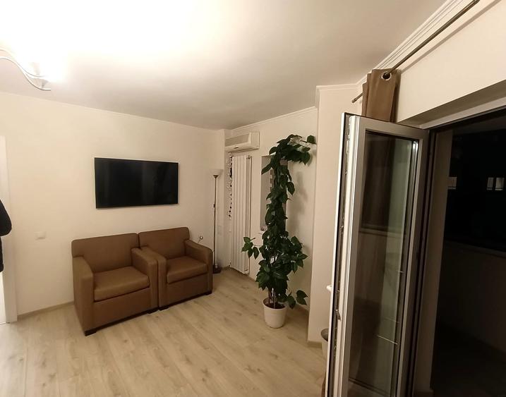 Garsonieră decomandată în Decebal