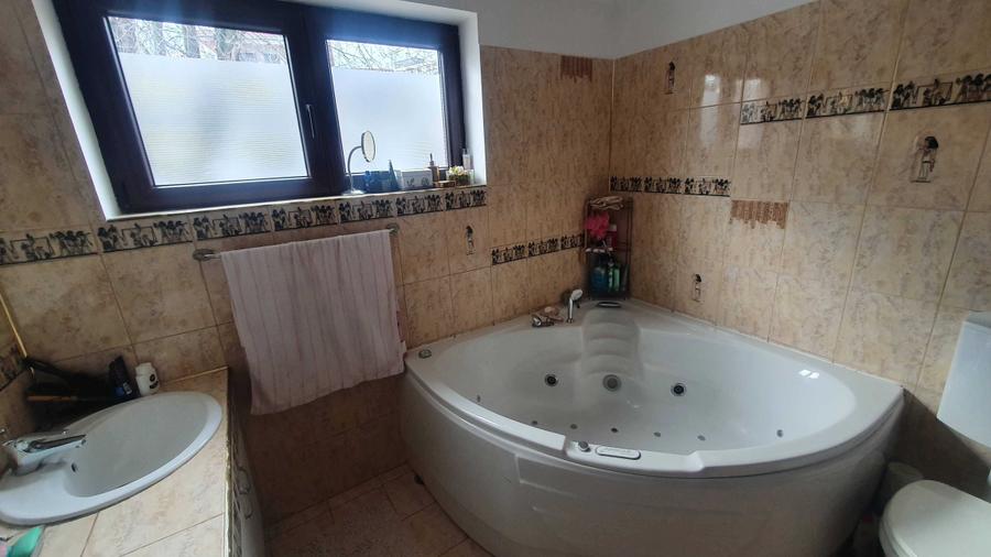 Casă cu 4 camere decomandat în Brâncoveanu