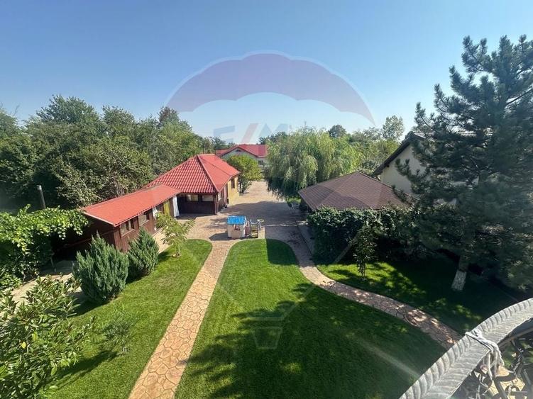 Casă individuală cu 6 camere cu Teren 1180 Mp în Sicrita