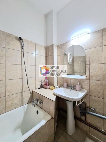 Casă individuală cu 5 camere cu Canalizare în Central