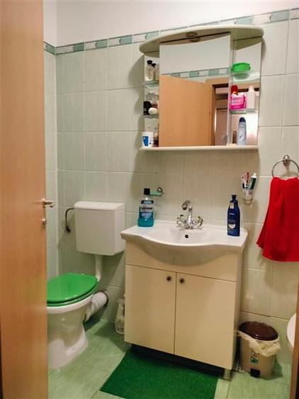 Apartament cu 3 camere decomandat, mobilat în Titan