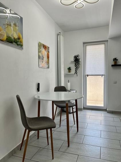 Apartament cu 2 camere decomandat în Titan