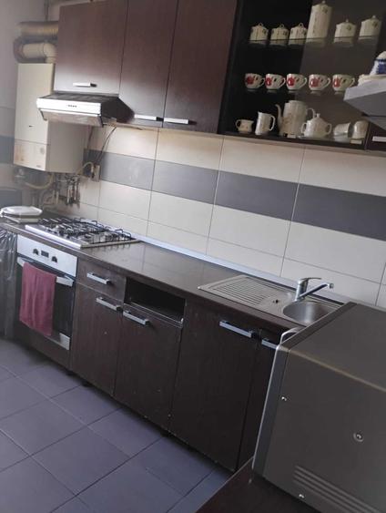 Apartament cu 4 camere decomandat în Florești