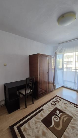 Apartament cu 3 camere decomandat în Între Lacuri