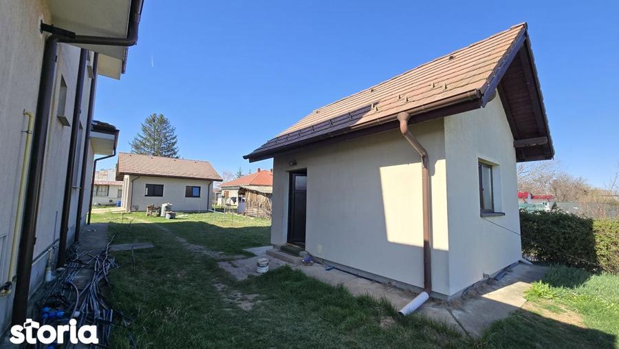 Casă cu 7 camere cu Canalizare în Ciolpani