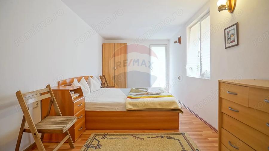 Casă cu 11 camere cu Teren 712 Mp în Fundata