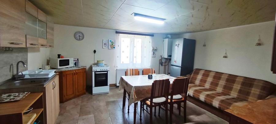 Casă individuală cu 5 camere cu Teren 1090 Mp în Central