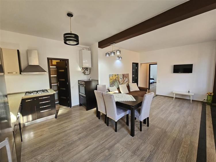 Apartament cu 3 camere decomandat, mobilat în Centrul Istoric