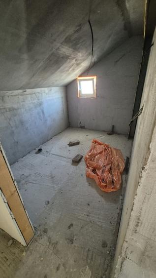 Casă individuală cu 4 camere cu Teren 229 Mp în Tolstoi