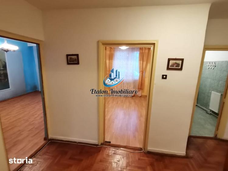 Apartament cu 3 camere decomandat în 1 Mai