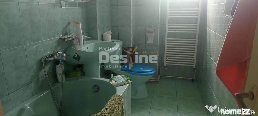 APARTAMENT CU 3 CAMERE IN ZONA MATERNA SITUAT LA ETAJUL 3 BL - 8