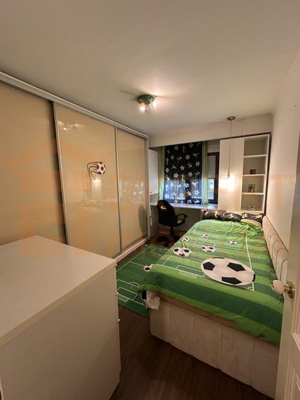 Apartament cu 3 camere decomandat, mobilat în Dacia