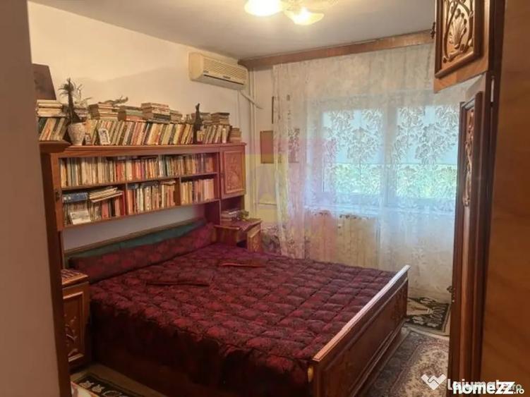 Apartament cu 3 camere decomandat în Drumul Sării
