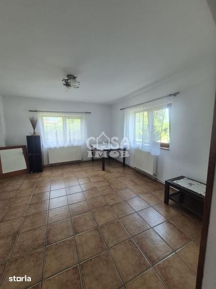 Casă cu 5 camere cu Teren 2400 Mp în Dragomirești