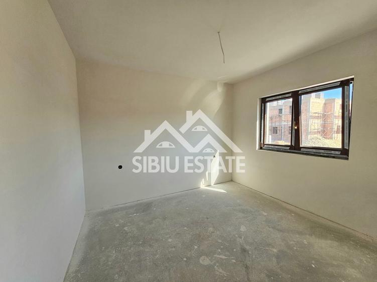 Duplex cu 5 camere cu Canalizare în Șura Mică