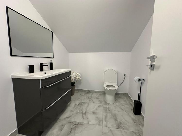 Duplex cu 5 camere cu Canalizare în Dezmir