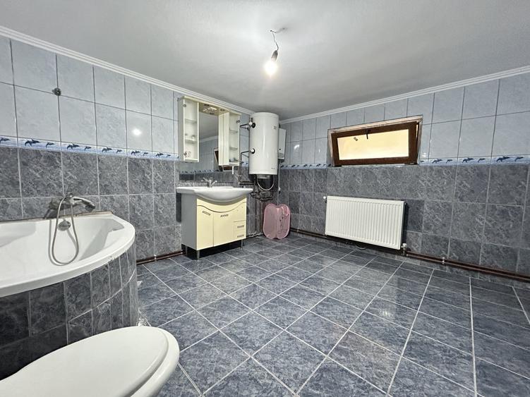 Casă individuală cu 6 camere cu Teren 1150 Mp în Zidurile
