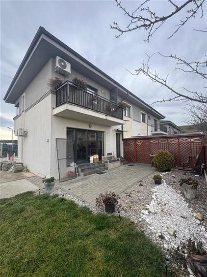 Duplex cu 4 camere cu Canalizare în Sub Coastă