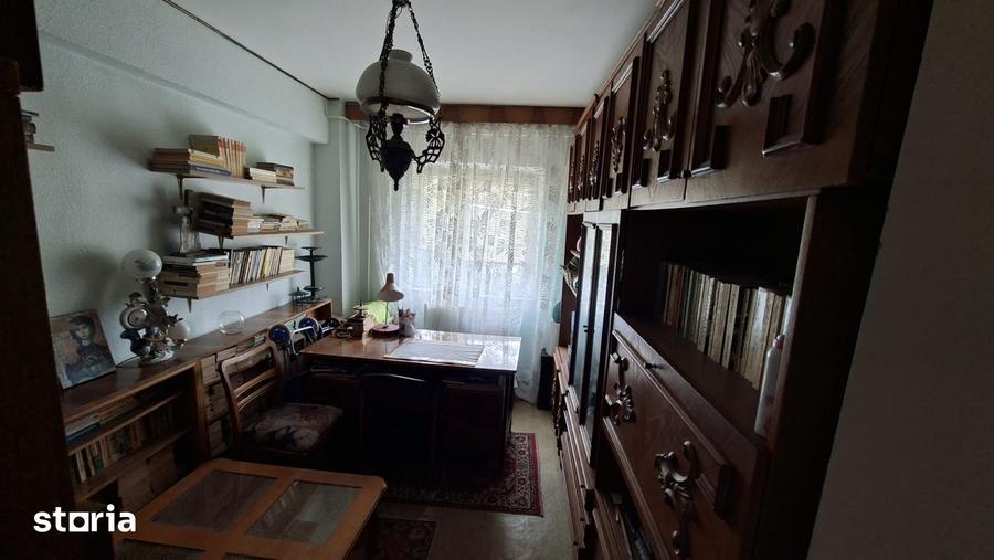 Apartament cu 4 camere în Republicii
