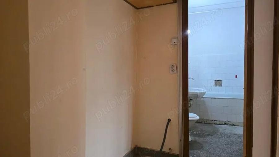 Apartament cu 3 camere decomandat în Micro 15