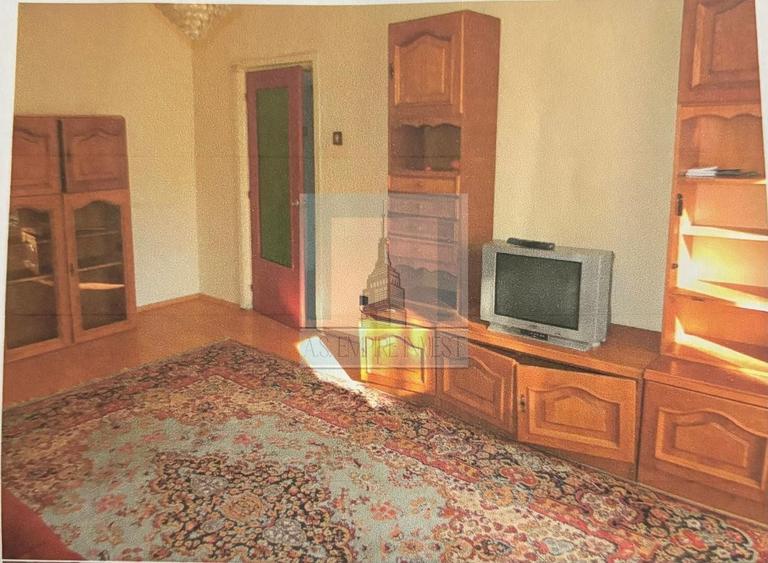 Apartament cu 3 camere decomandat în Calea București