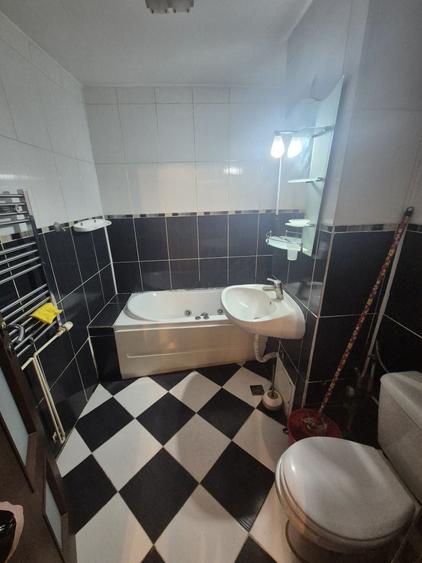 Apartament cu 3 camere decomandat în Micro 3