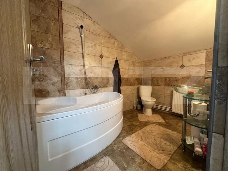 Casă individuală cu 4 camere cu Canalizare în Vulcan