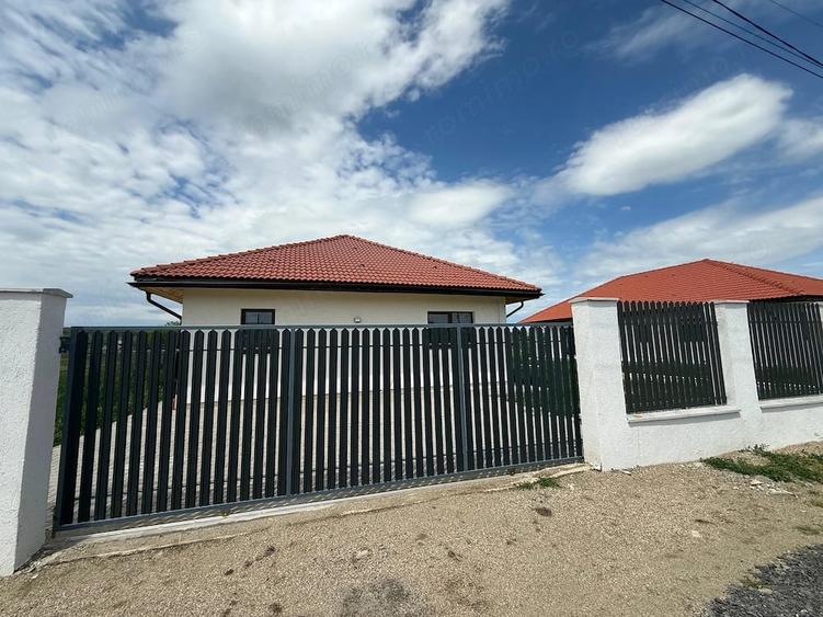 Casă cu Teren 750 Mp în Jucu