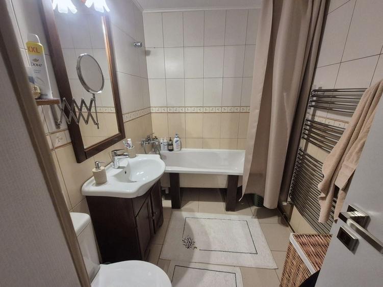Apartament cu 3 camere decomandat în Ampoi 3