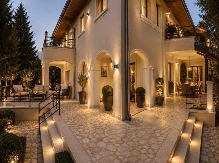 Casă individuală cu 8 camere cu Canalizare în Dămăroaia