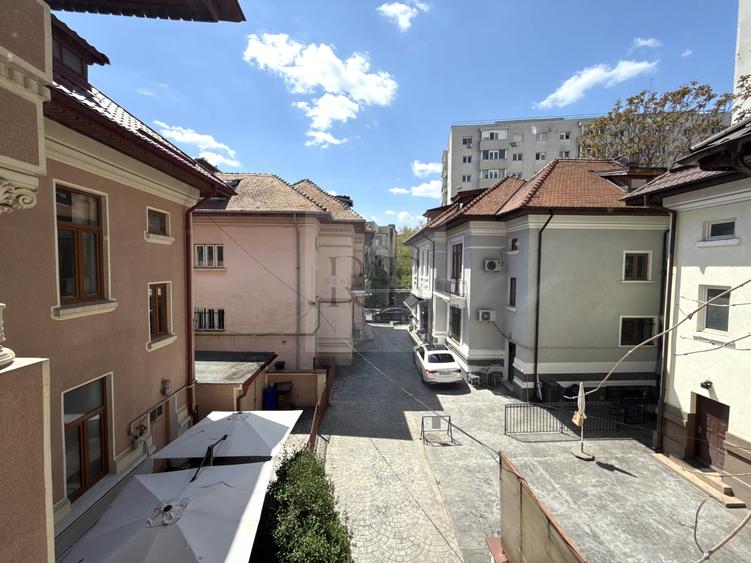 Casă individuală cu 6 camere cu Canalizare în Moșilor