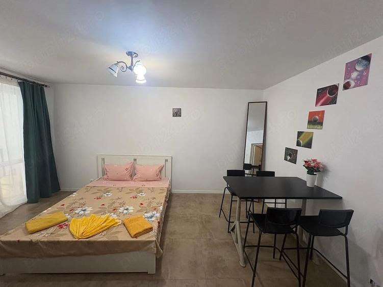 Apartament cu 3 camere semidecomandat în Gorjului