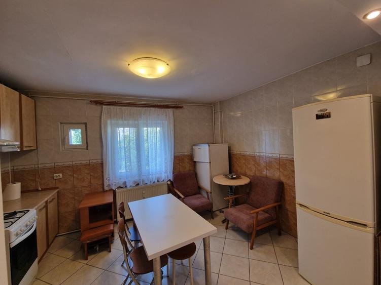 Apartament cu 2 camere decomandat, mobilat în P-ța Alba Iulia
