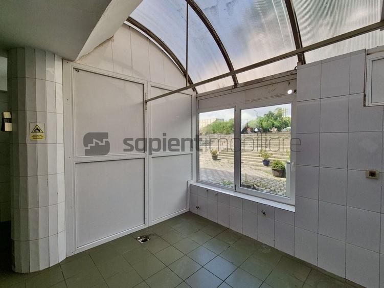 Spațiu comercial, de 394.89001464844 mp, în Centru Civic