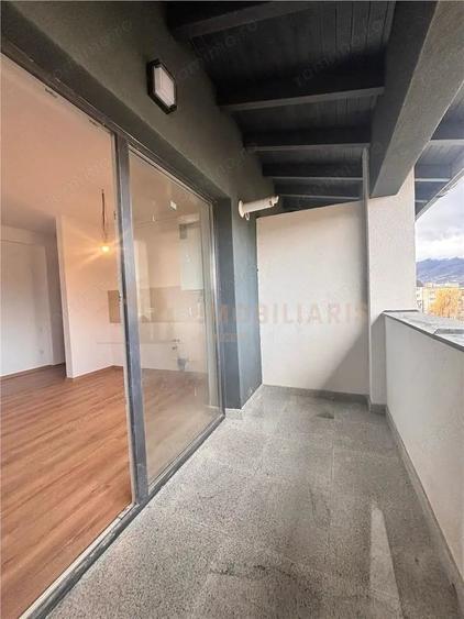 Apartament cu 3 camere în Independenței